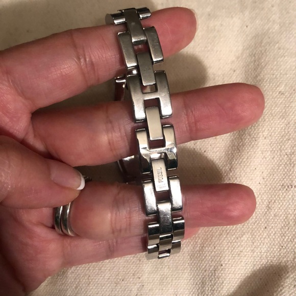 Iridescent green and blue face Fossil bracelet watch - Picture 9 of 16